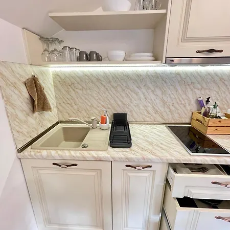 'sea South' Apartment, Super Central, Vintage Style, 1bdr