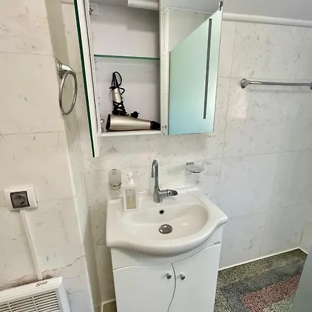'sea South' Apartment, Super Central, Vintage Style, 1bdr דירה